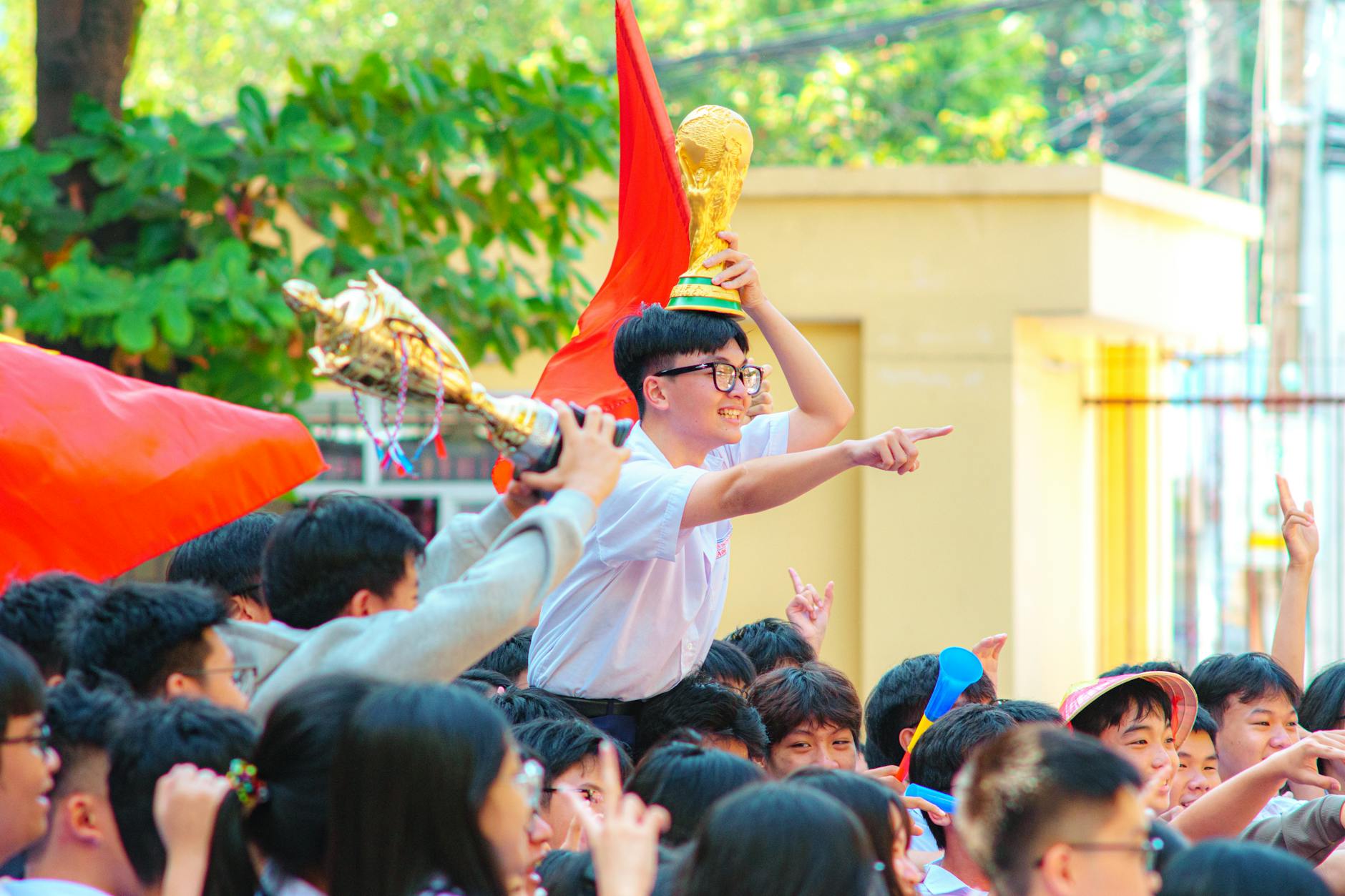李华